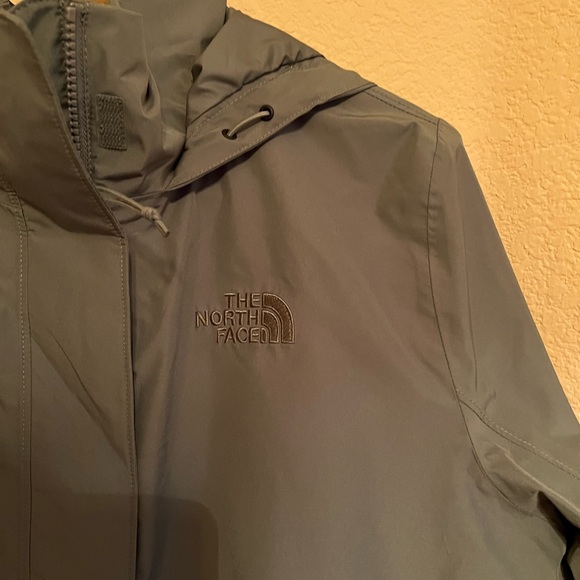 The North Face Women's City Rain Parka - NWT - Picture 7 of 11